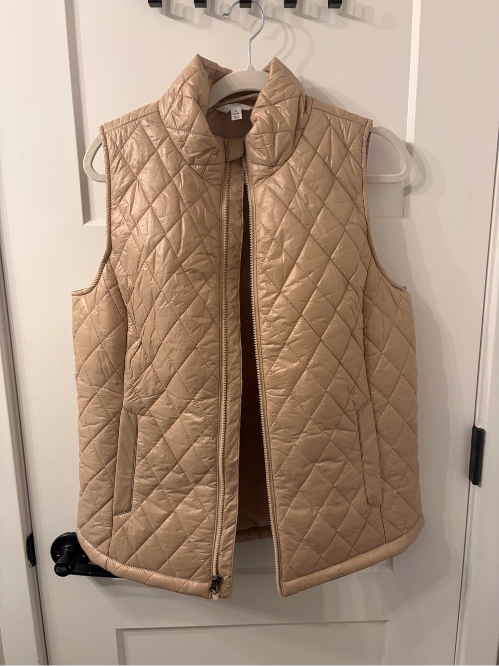 NWOT Time and Tru Quilted Sleeveless Vest in Tan - Picture 2 of 4